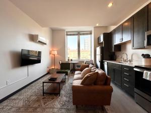 Deer District Studio Apt - One Block from Fiserv and Baird