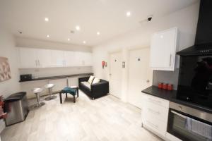 Private Bathroom Rooms- Near Heathrow - Near Shops