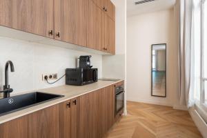 Chic Studio Apartment for 2 Near Bastille