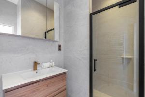 Chic Studio Apartment for 2 Near Bastille