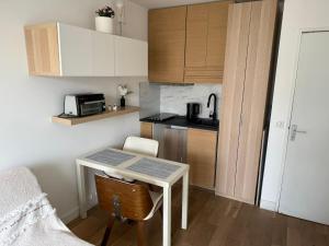 Studio sympa à Paris en métro -balcon & wifi