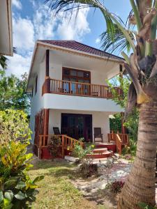 Queen of Sheba Beach Lodge