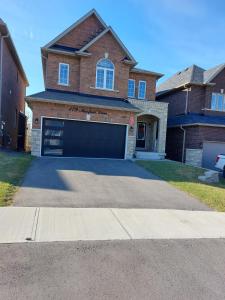 Modern 5-bedroom house close to Ardagh Bluffs