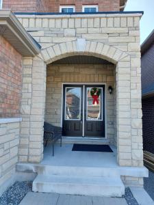 Modern 5-bedroom house close to Ardagh Bluffs