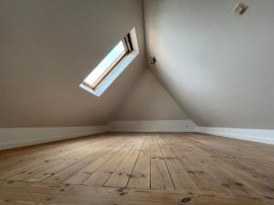 Lejlighed med højt til loftet