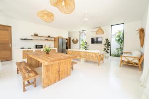 Villa Amie - Elegant 5BR with Private Pool & Rooftop Umalas