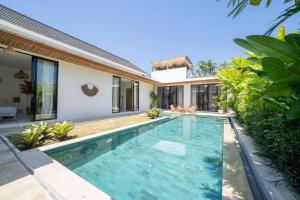 Villa Amie - Elegant 5BR with Private Pool & Rooftop Umalas