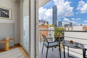 509 Capitalia Studio with Rooftop Jacuzzi and Parking