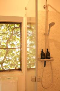 Charming 1BR apartment with balcony & AC, heart of Antibes