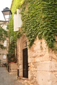 Charming 1BR apartment with balcony & AC, heart of Antibes