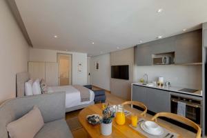 Std C Contemporary Studio and Rooftop Access