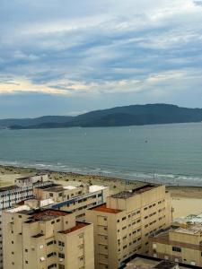 Moderno Flat no Gonzaga na quadra da Praia