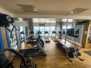 Moderno Flat no Gonzaga na quadra da Praia