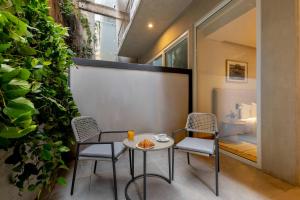 T02 Capitalia Cozy Studio with Gym and Rooftop Retreat