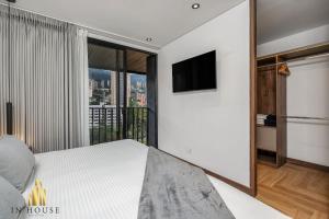 Morph 1401 - Luxe & bright ap in Poblado with AC