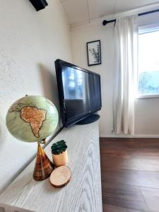 Mountain Peak Views from Hot Tub in Uptown 2 Bdr