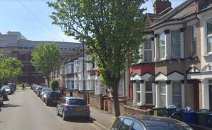 Large room private bath NW London Harrow