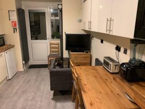 Large room private bath NW London Harrow