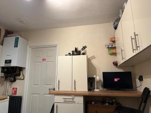 Large room private bath NW London Harrow