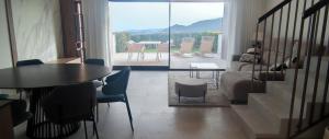 Newly built townhouse with spectacular sea views in an idyllic setting just 15 min from Marbella