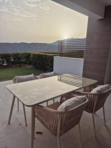 Newly built townhouse with spectacular sea views in an idyllic setting just 15 min from Marbella