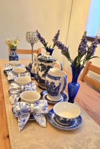 Ecclesfield Cottage - Two Bedrooms in Sheffield near Peak District with fast Wi-Fi, off-street parking and garden