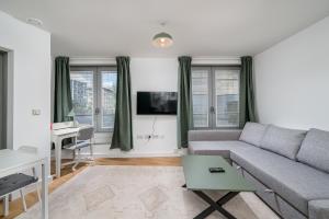Centrally Located Spacious & Modern 1 Bedroom Flat