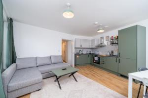 Centrally Located Spacious & Modern 1 Bedroom Flat