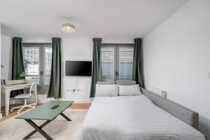 Centrally Located Spacious & Modern 1 Bedroom Flat