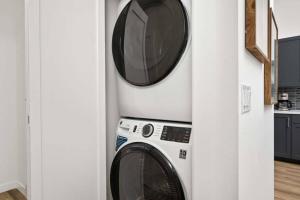 Ebb916 Modern Loft, Heart of Taft District, Walkable to Beach