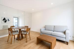 Central Modern 2 Bedroom Flat in Victoria