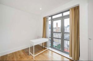 Central Modern 2 Bedroom Flat in Victoria