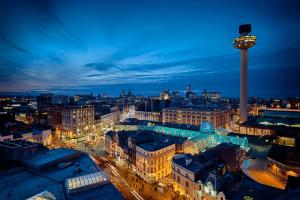 Stylish City Centre Stay with balcony - Near Football Stadiums