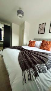 Stylish City Centre Stay with balcony - Near Football Stadiums