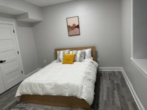 Luxury City 2bed 2bath Apt Sleeps 6 walk to Metro