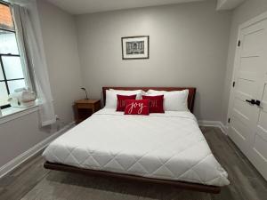 Luxury City 2bed 2bath Apt Sleeps 6 walk to Metro