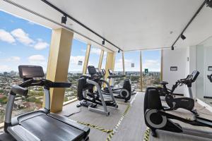 Stylish 1BR Apt with Balcony Parking Near Station