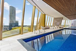 Stylish 1BR Apt with Balcony Parking Near Station