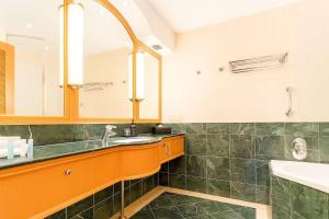 Ocean View Studio Apartment Surfers Paradise - Free Parking