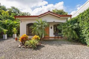 Tropical Oasis with Casita — Minutes to Tamarindo