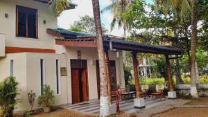 Olive Green Villa in Negombo for Airport Transit