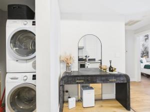 Desert Mirage Free Parking & Private Patio