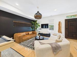 4 BR 2 Deck Fire Pit Pool Table WD 5Gbps