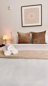 Extra-Large Downtown 5B2B Apt, Kitchen and Laundry, Walk to Convention Center & PPAC