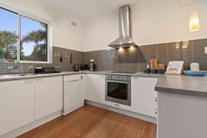 Cosy and Quiet Walk to Beach and Harbor