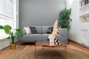 The Perfect St Kilda Summer Base Next to Beach