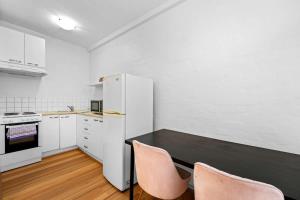 The Perfect St Kilda Summer Base Next to Beach