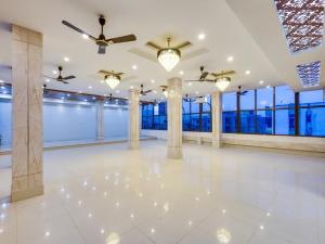 Super Townhouse Royal Inn