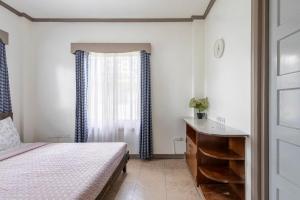 Pet Friendly 2 Bedroom Home near Pink Sisters and Brent School