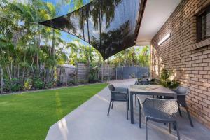 Sandalwood Oasis - Tropical Serenity near Waterfront